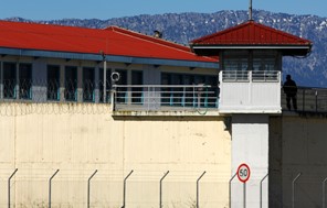 Εξαρθρώθηκε εγκληματική οργάνωση που διακινούσε ναρκωτικά στις Φυλακές Τρικάλων